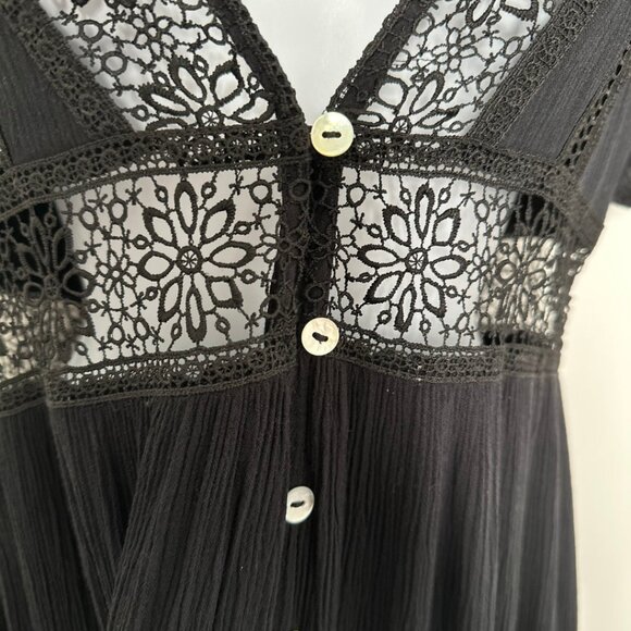 Bewitching BLACK BABYDOLL DRESS Lace rimmed V Neck & Waist Iridescent Buttons - Picture 7 of 9
